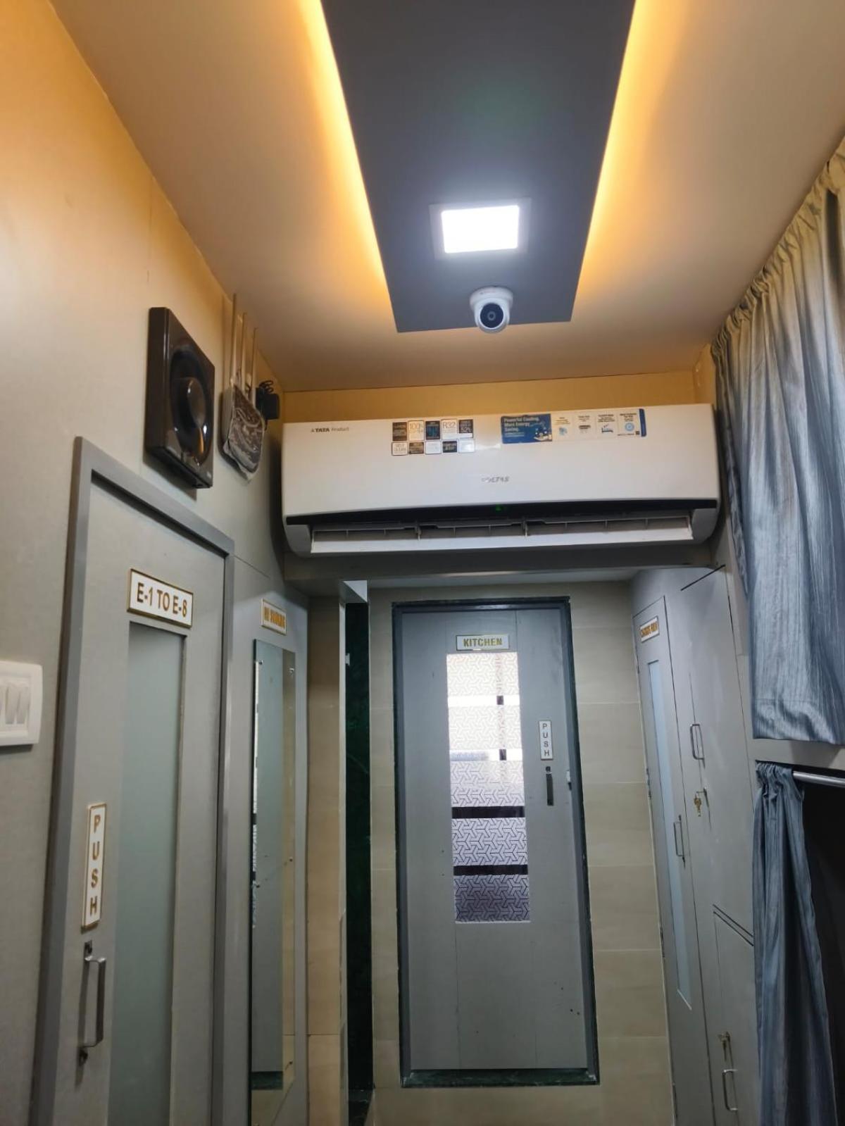 Rest Inn Hostel Dormitory Mumbai Exterior photo