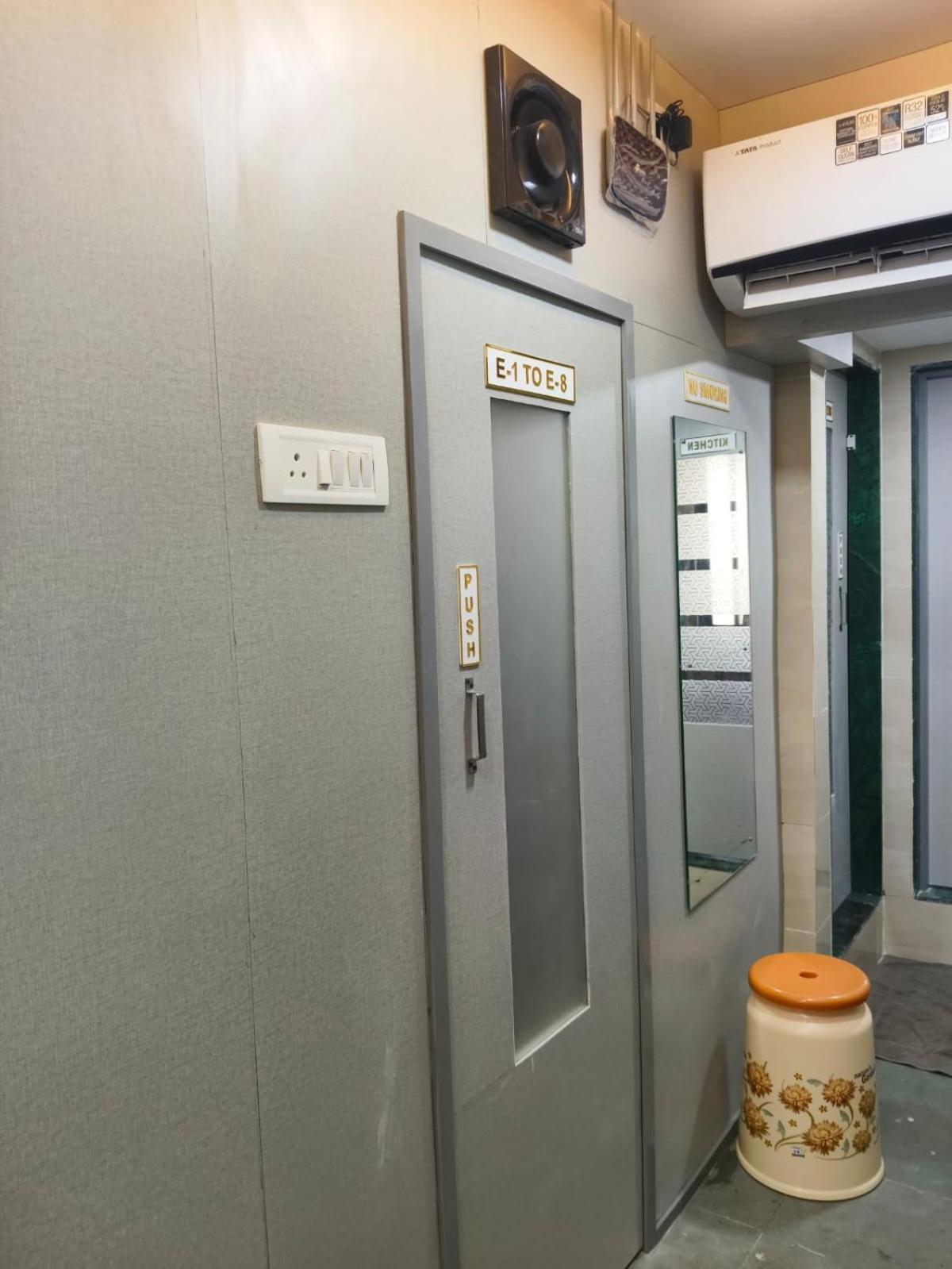 Rest Inn Hostel Dormitory Mumbai Exterior photo